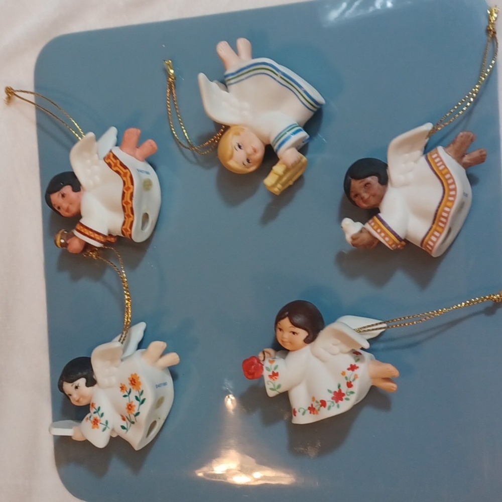 Avon Peace On Earth Vintage  Porcelain Collectable Angels  1983 Set Of 5 New…